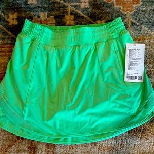 Lulu Hotty Hot HR Skirt, size 10.